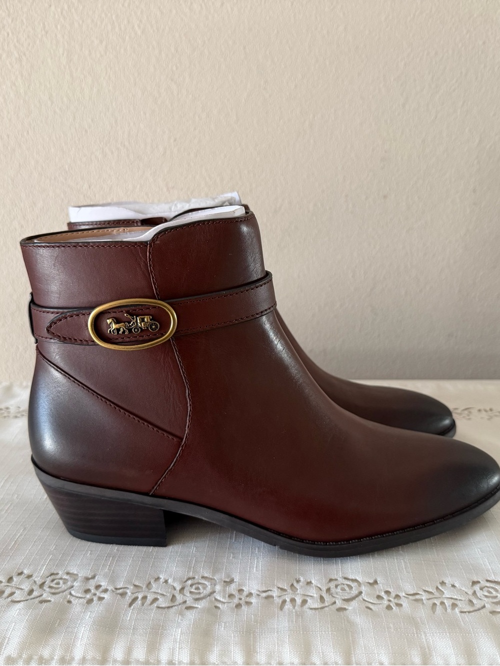 Coach Brown Dylan Smooth Leather Ankle Boots Sz 8B Horse & Carriage Buckle